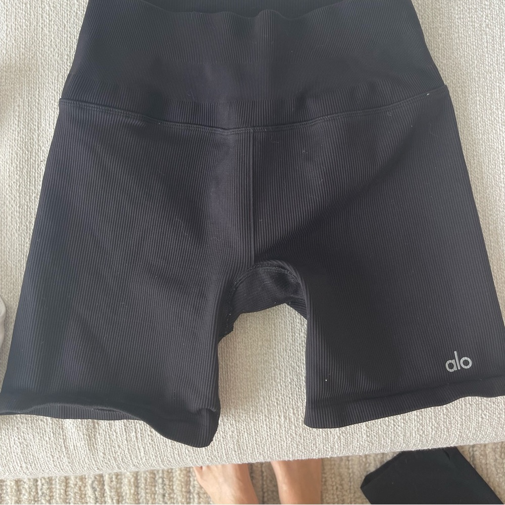 Alo 5” High-Waisted Seamless Ribbed Favorite Shorts